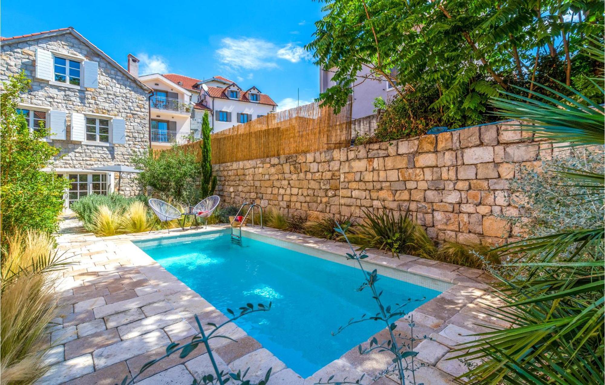 Stunning Home In Split With Outdoor Swimming Pool Exteriér fotografie